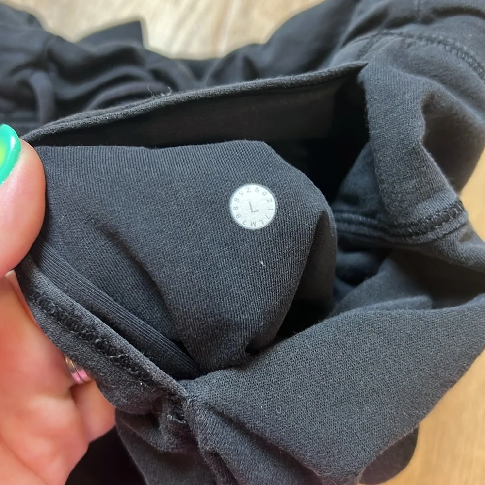 Lululemon Clock Out‎ Short 9” Inseam